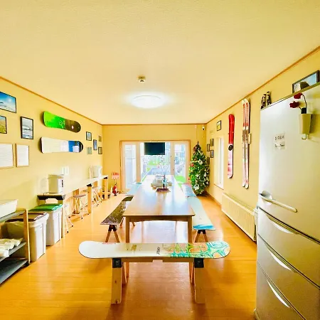 yellow house niseko小镇旅舍